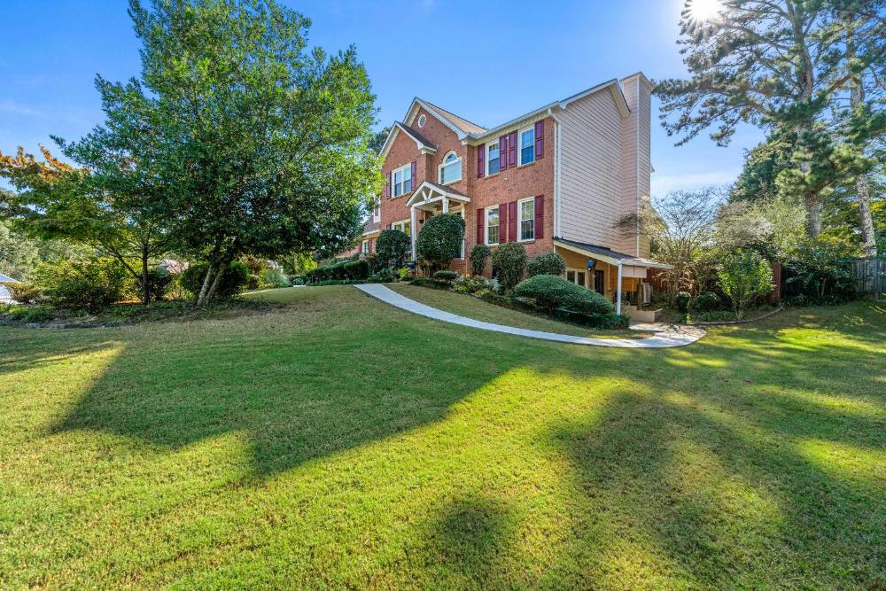 20Miles from Atlanta Pet Friendly Private Backyard